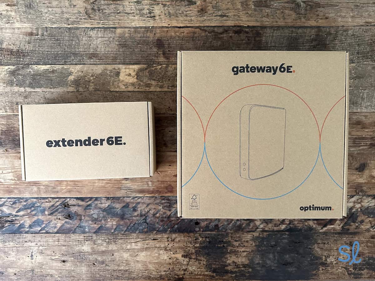 Unboxing Optimum s equipment, including their gateway and WiFi extender.