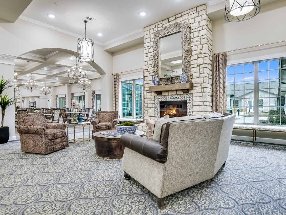 The Grandview of Chisholm Trail lobby welcomes residents, families, and guests to a world of boutique luxury within.
